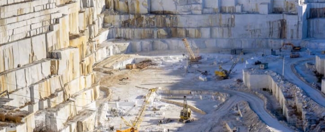 elevar piezas de marmol